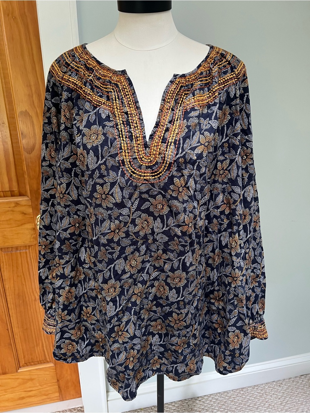 J. Jill Navy Floral Embroidered V-Notch Tunic